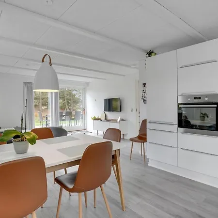 2 Bedroom Awesome In Romo * Toftum (Syddanmark)